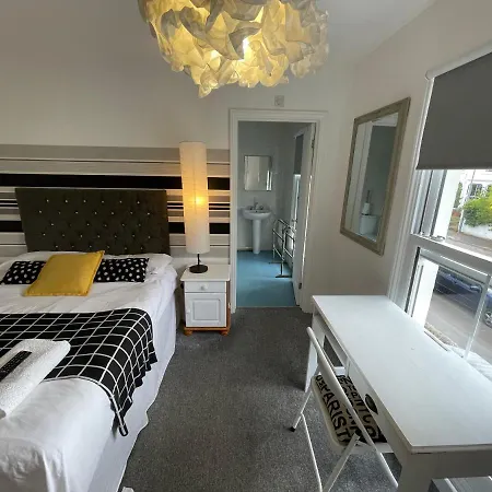 Golden Triangle Rooms-3